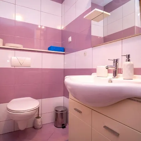 招待所 And Marino