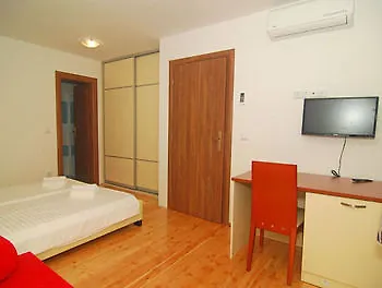 ゲストハウス And Marino